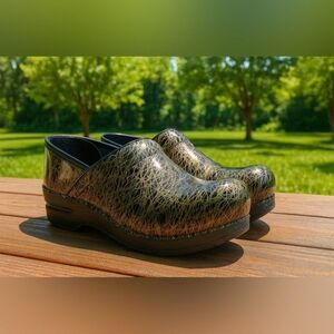 Dansko Women's Gold Glossy Swirl Leather Slip On Mule Clogs sz 38 Comfort‎ Nurse